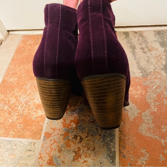 đź’‹Gorgeous Purple/Burgundy Suede Qupid Metal Spike Ankle Booties! - Picture 8 of 14